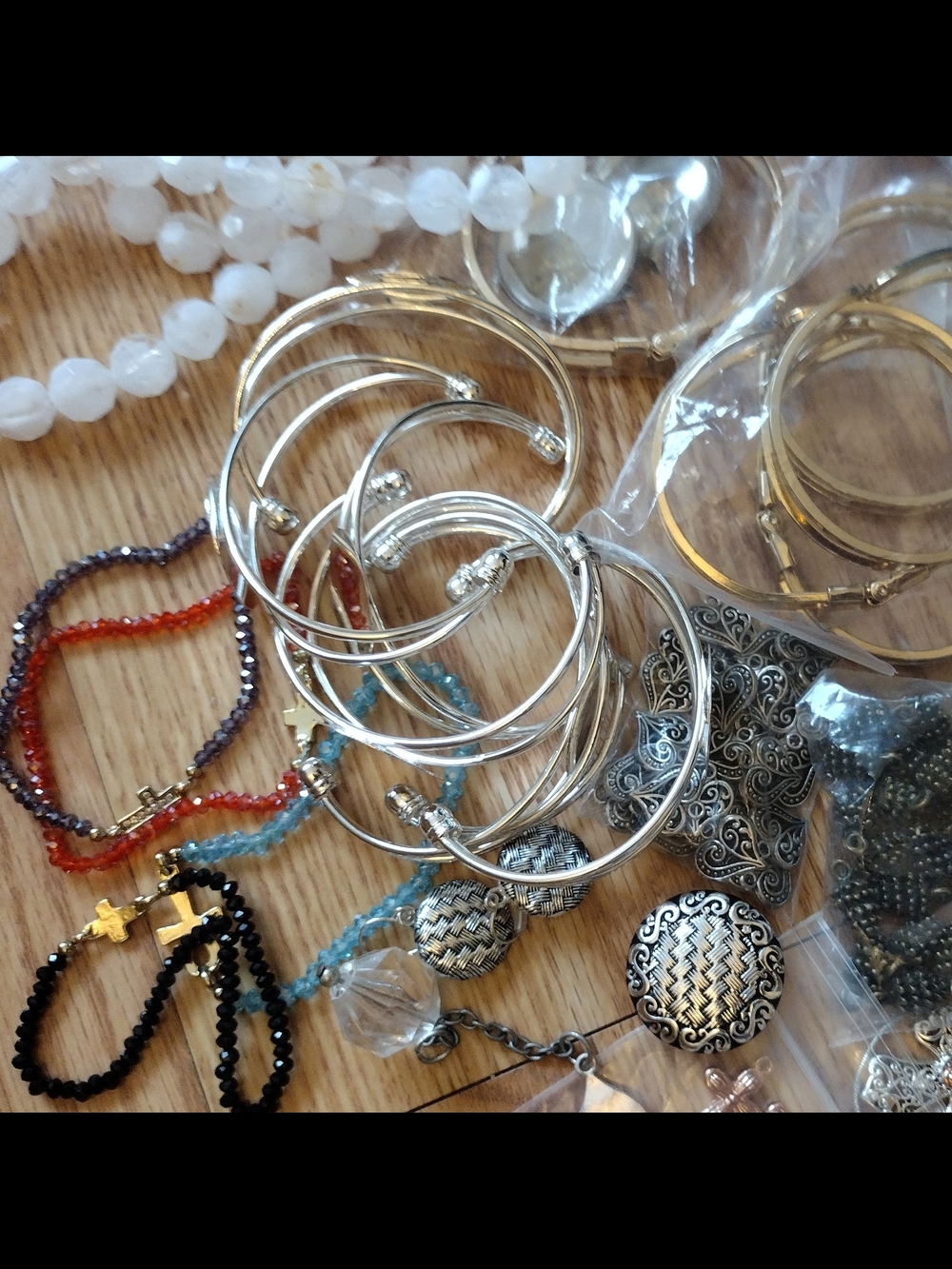 Mixed Lot DIY Craft Projects Beads Flowers Metal Accents - Picture 2 of 14